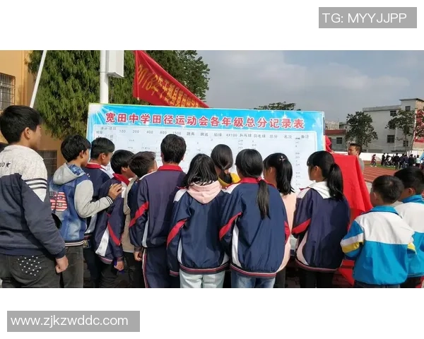 母子携手绿茵逐梦见证足球场上最温暖的星光时刻 母子携手绿茵逐梦见证足球场上最温暖的星光时刻